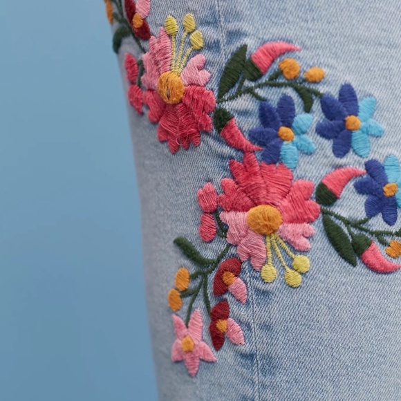 Pilcro Embroidered Jeans Sz 27 Gently Loved - Picture 7 of 7